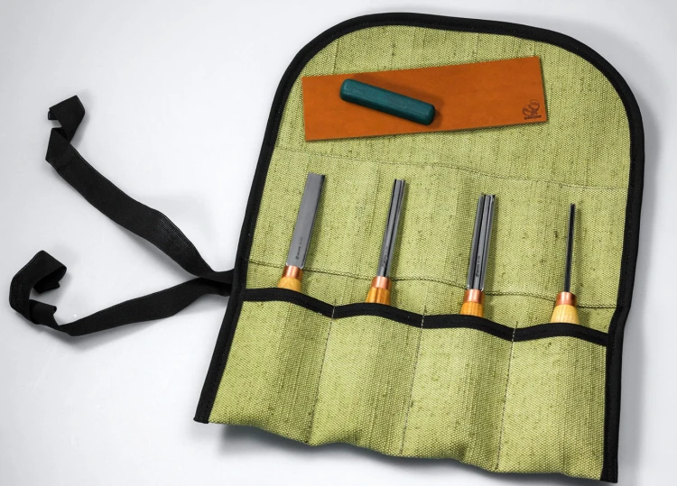 Zestaw 4 dłut profilowych prostych do rzeźbienia wraz z akcesoriami w etui BeaverCraft SC02