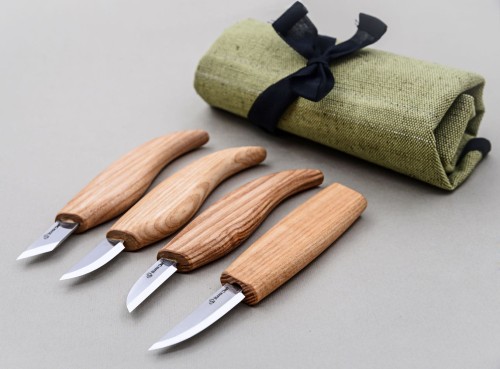 Podstawowy zestaw 4 noży do rzeźbienia, w etui z materiału Beaver Craft BCS07