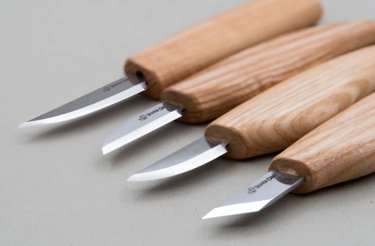 Podstawowy zestaw 4 noży do rzeźbienia, w etui z materiału Beaver Craft BCS07