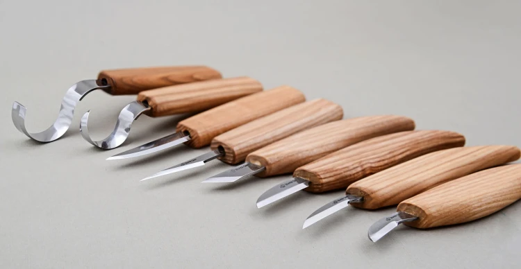Zestaw 8 noży do rzeźbienia i drążenia łyżek z akcesoriami do polerowania w etui BeaverCraft S08