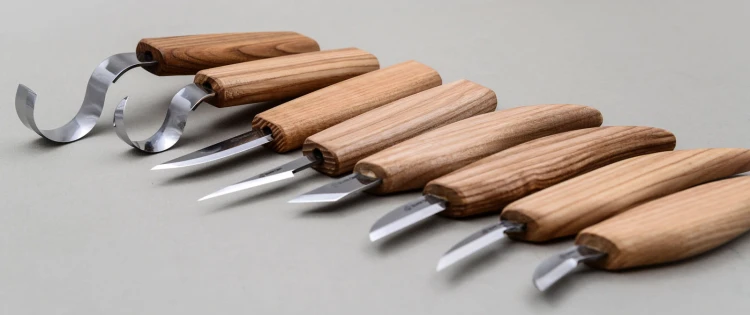 Zestaw 8 noży do rzeźbienia i drążenia łyżek z akcesoriami do polerowania w etui BeaverCraft S08