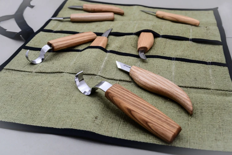Zestaw 8 noży do rzeźbienia i drążenia łyżek z akcesoriami do polerowania w etui BeaverCraft S08