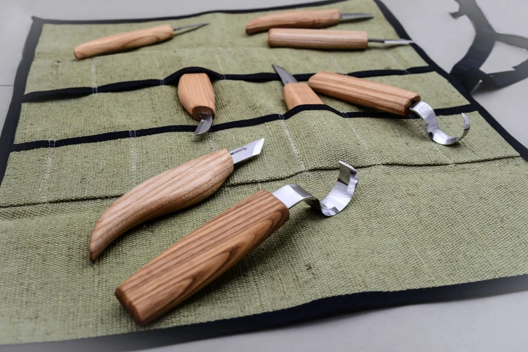 Zestaw 8 noży do rzeźbienia i drążenia łyżek z akcesoriami do polerowania w etui BeaverCraft S08