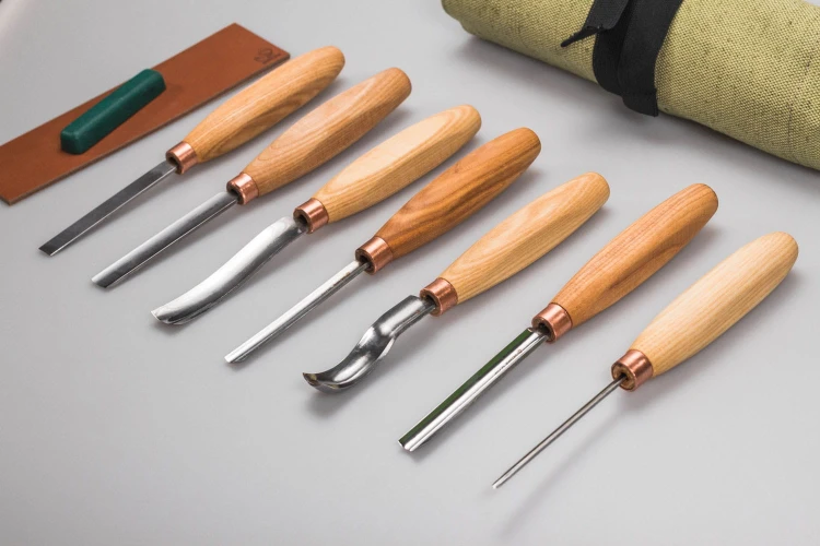 Dłuta rzeźbiarskie kpl. 7 sztuk z akcesoriami do polerowania BeaverCraft w etui z materiału SC03