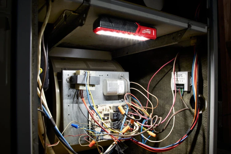 Lampa akumulatorowa ręczna Milwaukee L4HL-301 445 lm 4933479763