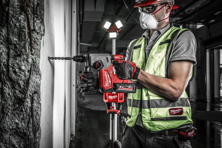 Młotowiertarka SDS-Plus Milwaukee 2,5J 18V M18FHX-552X 2x aku 8,0Ah, ładowarka, walizka