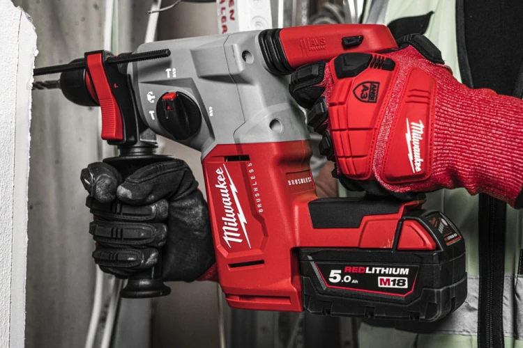 Młotowiertarka SDS-Plus Milwaukee 2,3J 18V M18BLHX-802X 2x aku. 8.0Ah FORGE™, szybka ładowarka w walizce