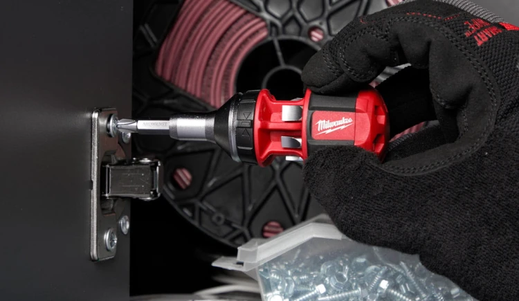 Kompaktowy multiwkrętak Milwaukee z grzechotką 8w1 4932471868