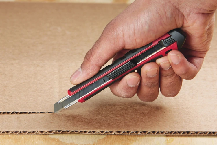 Nóż z ostrzem łamanym 9 mm Milwaukee 48221960