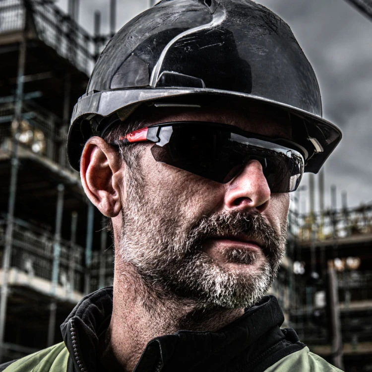 Okulary ochronne przyciemniane Milwaukee 4932471882