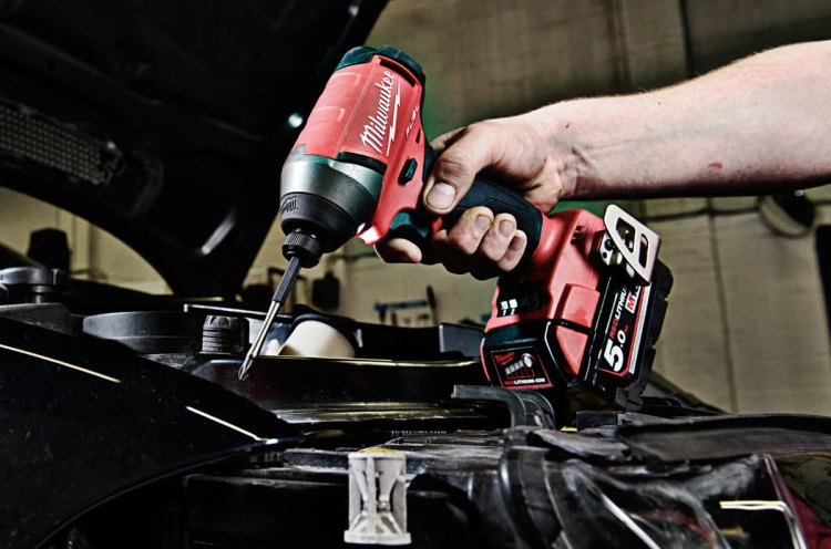 Zakrętarka udarowa Milwaukee M18FQID