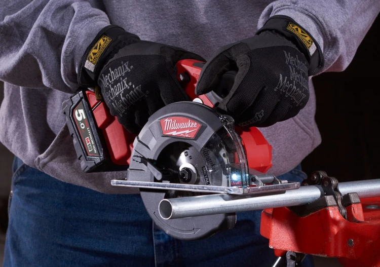 Pilarka tarczowa do metalu Milwaukee M18FMCS