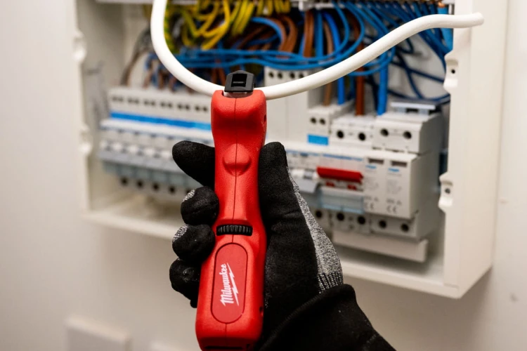 Wielofunkcyjne narzędzie do ściągania izolacji Milwaukee 4932498270