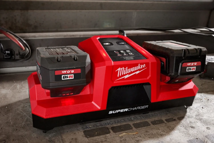 Szybka ładowarka akumulatorów Milwaukee SUPER CHANGER M18DBSC 18V 4932492531
