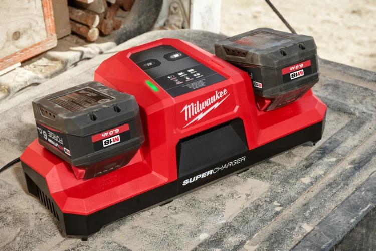 Szybka ładowarka akumulatorów Milwaukee SUPER CHANGER M18DBSC 18V 4932492531