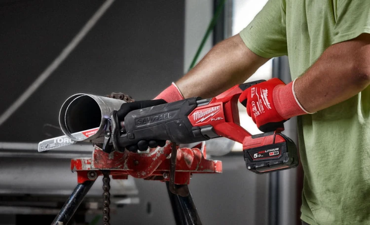 Milwaukee Pilarka szablasta M18FSZ FUEL™ SAWZALL™ 1x aku. 12,0 Ah FORGE™ w walizce HD Box, bez ładowarki