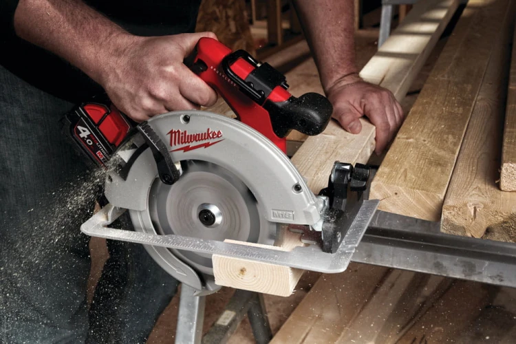 Pilarka tarczowa Milwaukee M18BLCS66