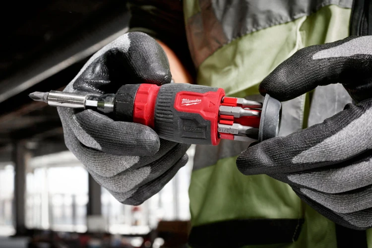 Multiwkrętak Milwaukee uniwersalny wkrętak z grzechotką 8w1 4932480581