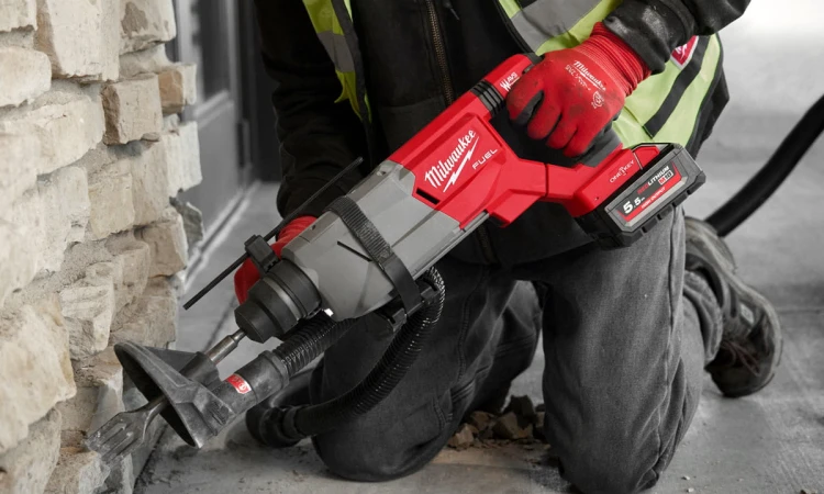 Młot wiercąco - kujący Milwaukee M18FHACOD32
