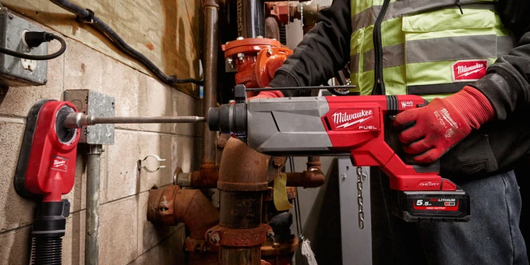 Młot wiercąco - kujący Milwaukee M18FHACOD32