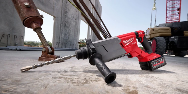 Młot wiercąco - kujący Milwaukee M18FHACOD32