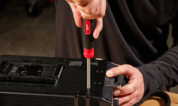 Precyzyjny wkrętak Milwaukee 27w1 4932498176
