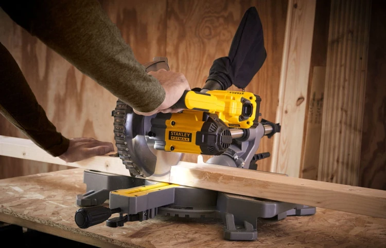 Pilarka ukosowa 190 mm 18V STANLEY FATMAX V20 SFMCS701M1-QW