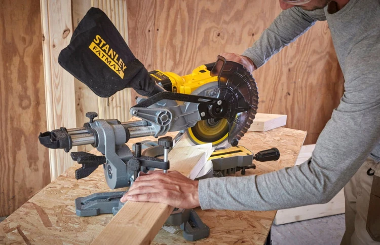 Pilarka ukosowa 190 mm 18V STANLEY FATMAX V20 SFMCS701M1-QW