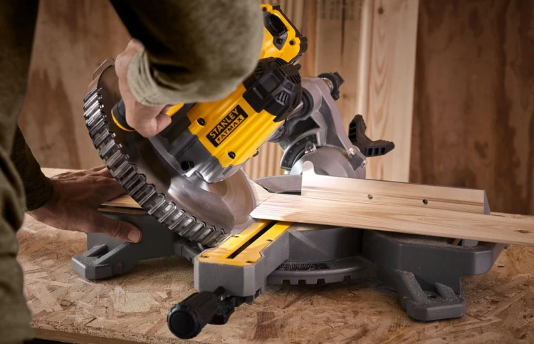 Pilarka ukosowa 190 mm 18V STANLEY FATMAX V20 SFMCS701M1-QW