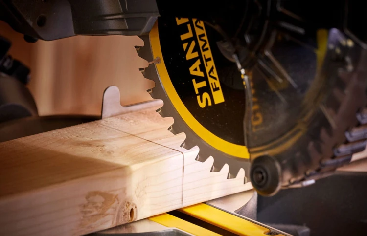 Pilarka ukosowa 190 mm 18V STANLEY FATMAX V20 SFMCS701M1-QW