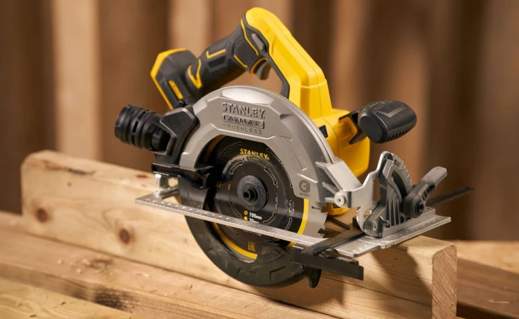 Pilarka tarczowa STANLEY FATMAX V20 bezszczotkowa SFMCS550
