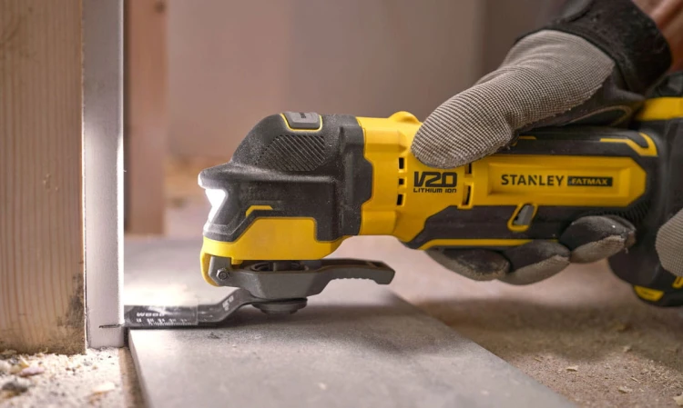 Bezszczotkowe urządzenie wielofunkcyjne Stanley V20, 2x aku. 2.0Ah. Walizka SFMCE510D2K-QW