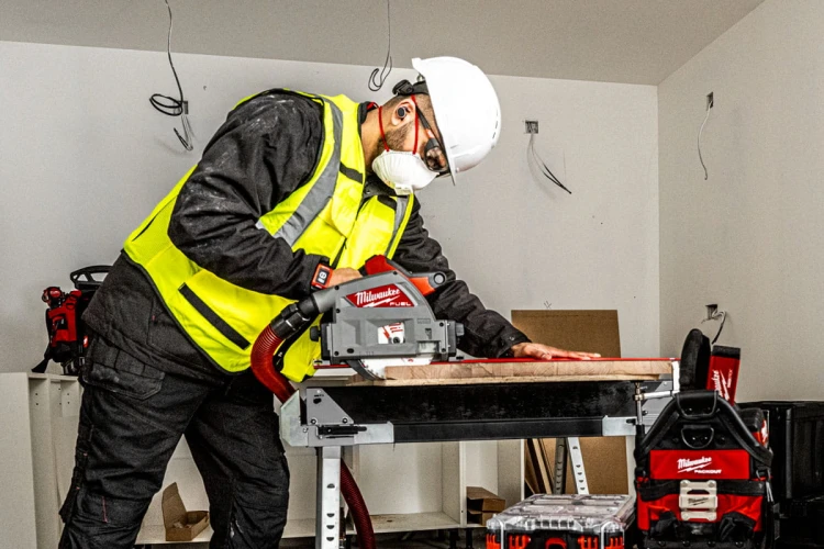 Hełm BOLT™100 Milwaukee biały wentylowany 4932478122