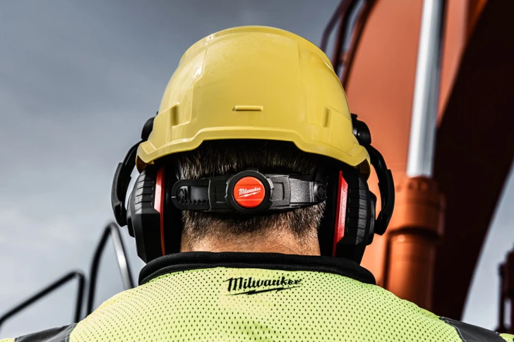 Hełm BOLT™100 Milwaukee żółty wentylowany 4932478913