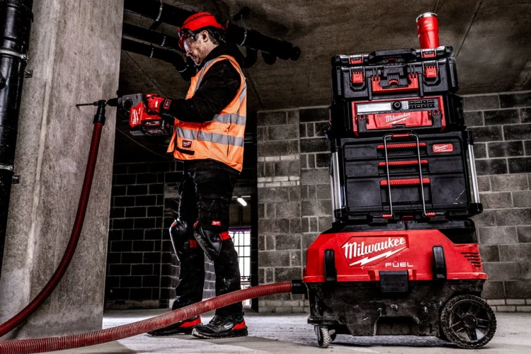 Hełm BOLT™100 Milwaukee czerwony niewentylowany 4932479250