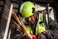 Hełm ochronny BOLT™ 200 Milwaukee żółty o podwyższonej widzialności wentylowany 4932480654