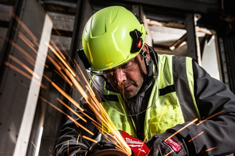 Hełm ochronny BOLT™ 200 Milwaukee żółty o podwyższonej widzialności wentylowany 4932480654