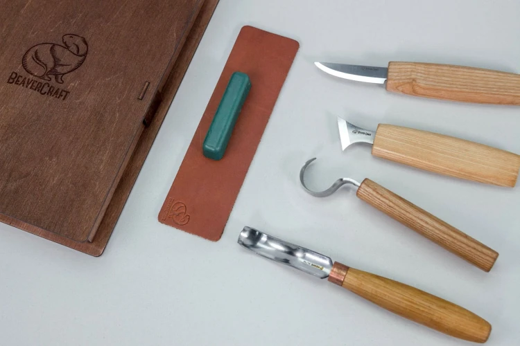 Zestaw do rzeźbienia BeaverCraft w drewnianym etui, 4 narzędzia + akcesoria do polerowania S19 Book