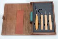 Zestaw do rzeźbienia BeaverCraft w drewnianym etui, 4 narzędzia + akcesoria do polerowania S19 Book