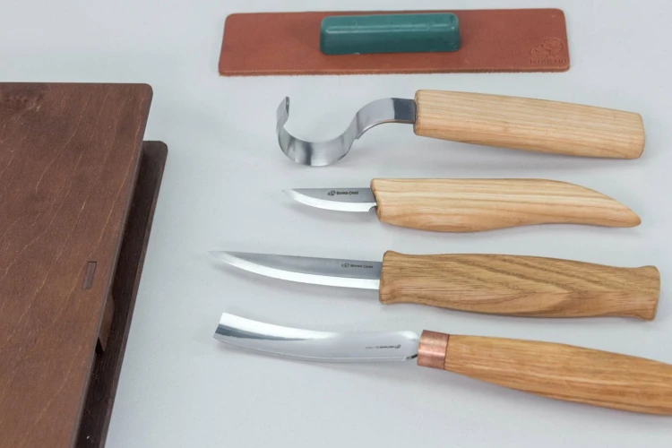 Zestaw do rzeźbienia BeaverCraft w drewnianym etui, 4 narzędzia + akcesoria do polerowania S43 Book
