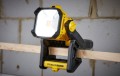Lampa obszarowa Stanley V20, wersja zerowa, bez akumulatora i ładowarki SFMCL030B-XJ