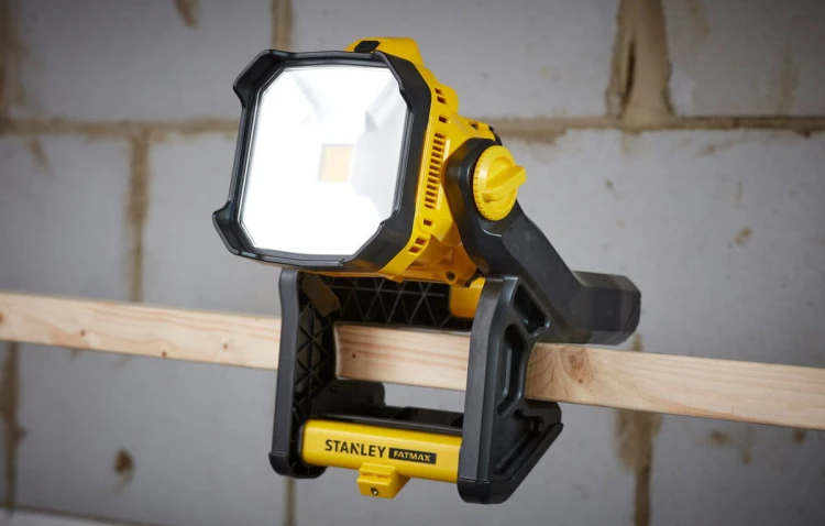 Lampa obszarowa Stanley V20, wersja zerowa, bez akumulatora i ładowarki SFMCL030B-XJ