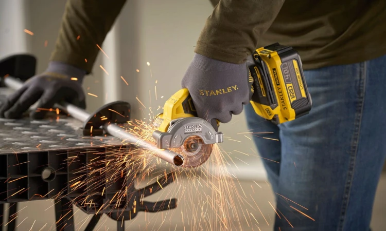 Bezszczotkowa multipilarka Stanley V20 76mm, 2x aku. 2Ah, walizka SFMCM300D2-QW