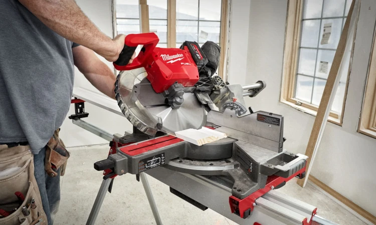 Pilarka ukosowa z posuwem 305mm Milwaukee M18FMS305