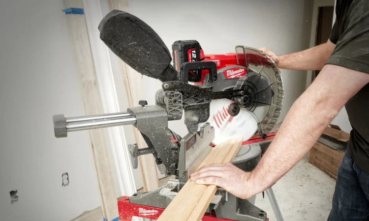 Pilarka ukosowa z posuwem 305mm Milwaukee M18FMS305