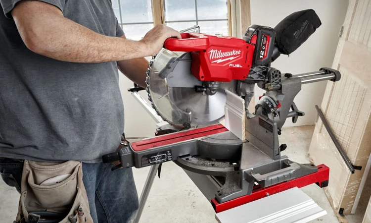 Pilarka ukosowa z posuwem 305mm Milwaukee M18FMS305