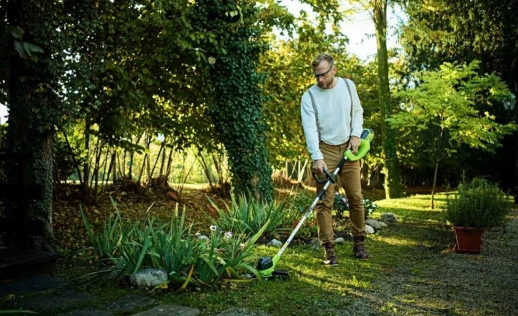 Kosa GREENWORKS 40V z funkcją podkaszarki - silnik bezszczotkowy GD40BC