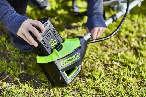 Podkaszarka kosa Greenworks 60V z uchwytem rowerowym GD60BCB