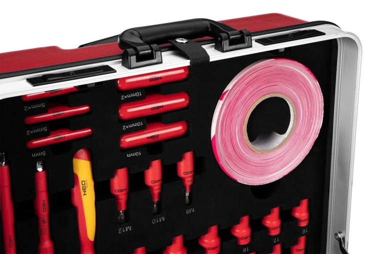 Walizka elektryka, zestaw narzędzi izolowanych 51 cz. Neo Tools do serwisu samochodów elektrycznych i hybrydowych 01-312