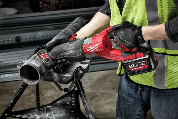 Pilarka szablasta Milwaukee M18FSX-0X FUEL™ SAWZALL™